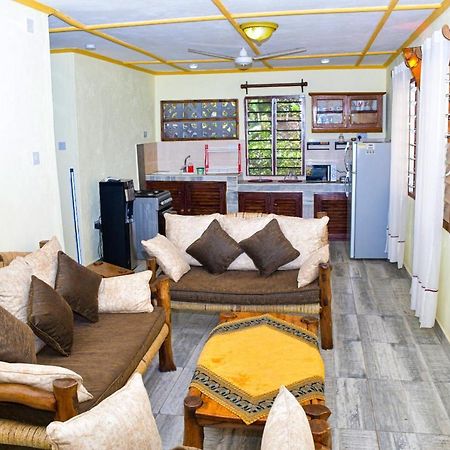 Apartmenthaus Salama Villen In Diani Diani Beach Bagian luar foto