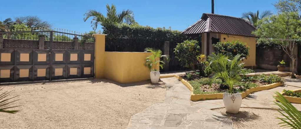 Apartmenthaus Salama Villen In Diani Diani Beach Bagian luar foto