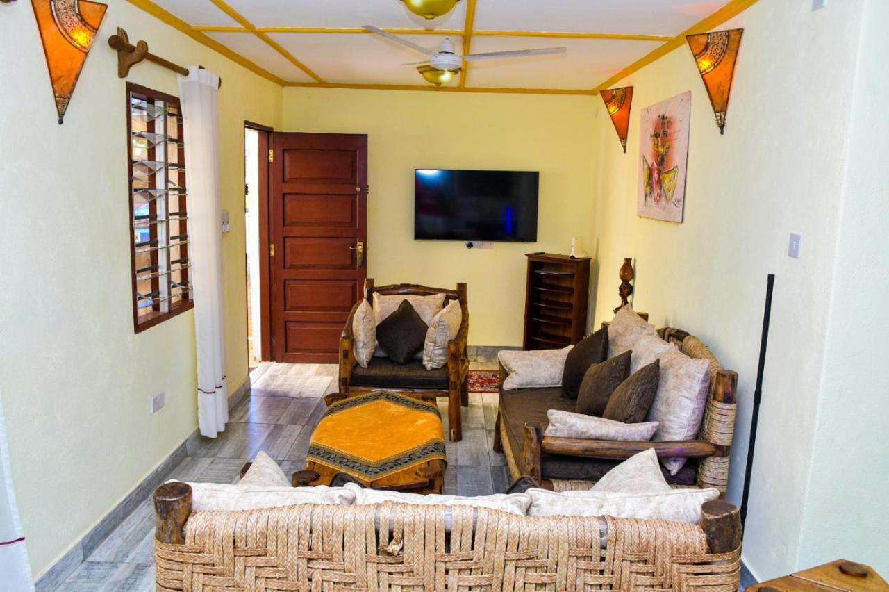 Apartmenthaus Salama Villen In Diani Diani Beach Bagian luar foto